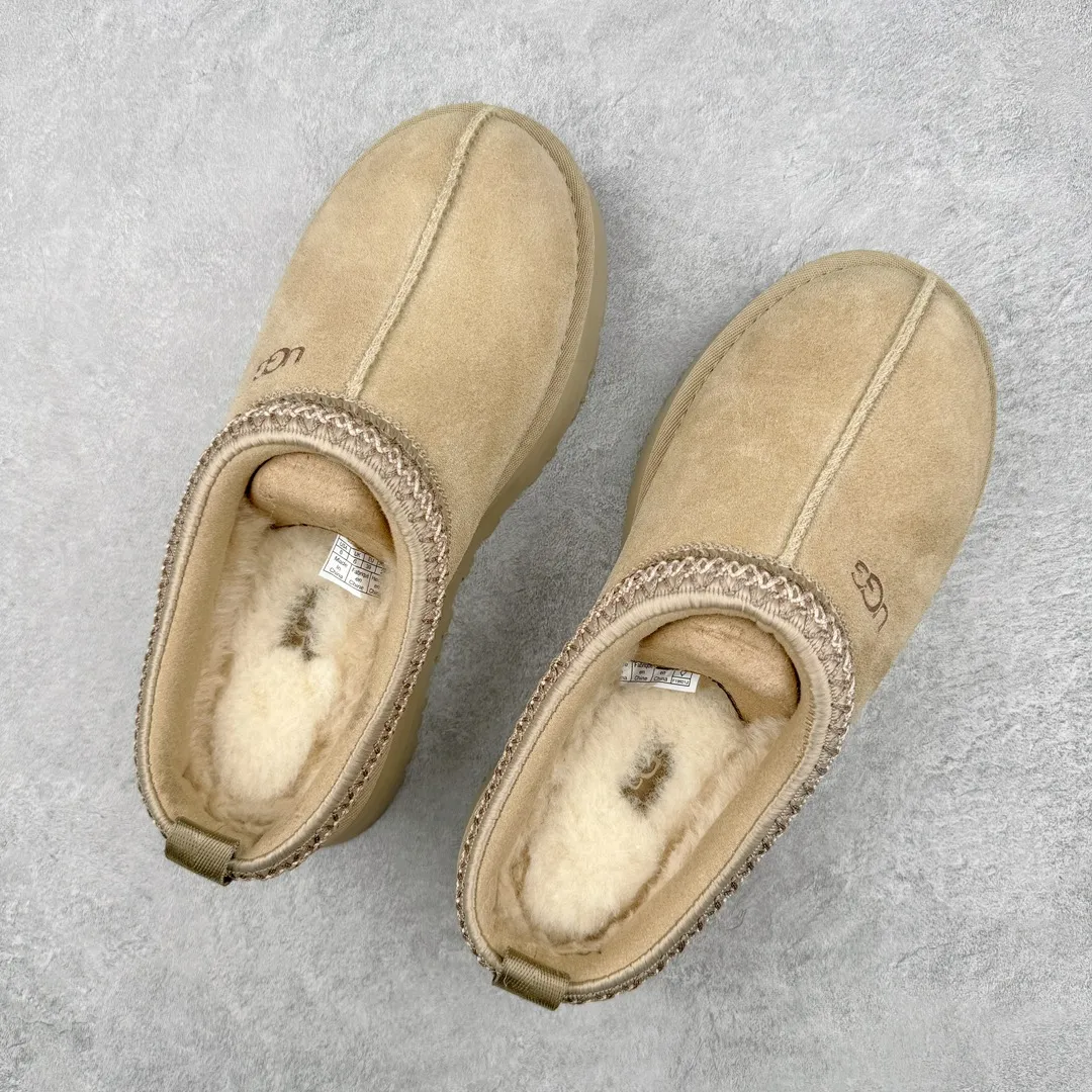 Pick up locally💰520 UGG 2553 ethnic style half-mug autumn and winter sheep fur integrated snow boots. All shoes are made from ZP. Longfeng A-grade Australian imported sheep fur integrated brand OEM production line. Fully follow the ZP process. OEM original pattern maker. Adhering to the principle of no original shoes and no development selection. Pay attention to every detail. The most authentic version on the market TREADLITE "Light Wing" technology outsole. Lightweight/durable/flexible/pile size: 35 36 37 38 39 40 Coding: by2936070